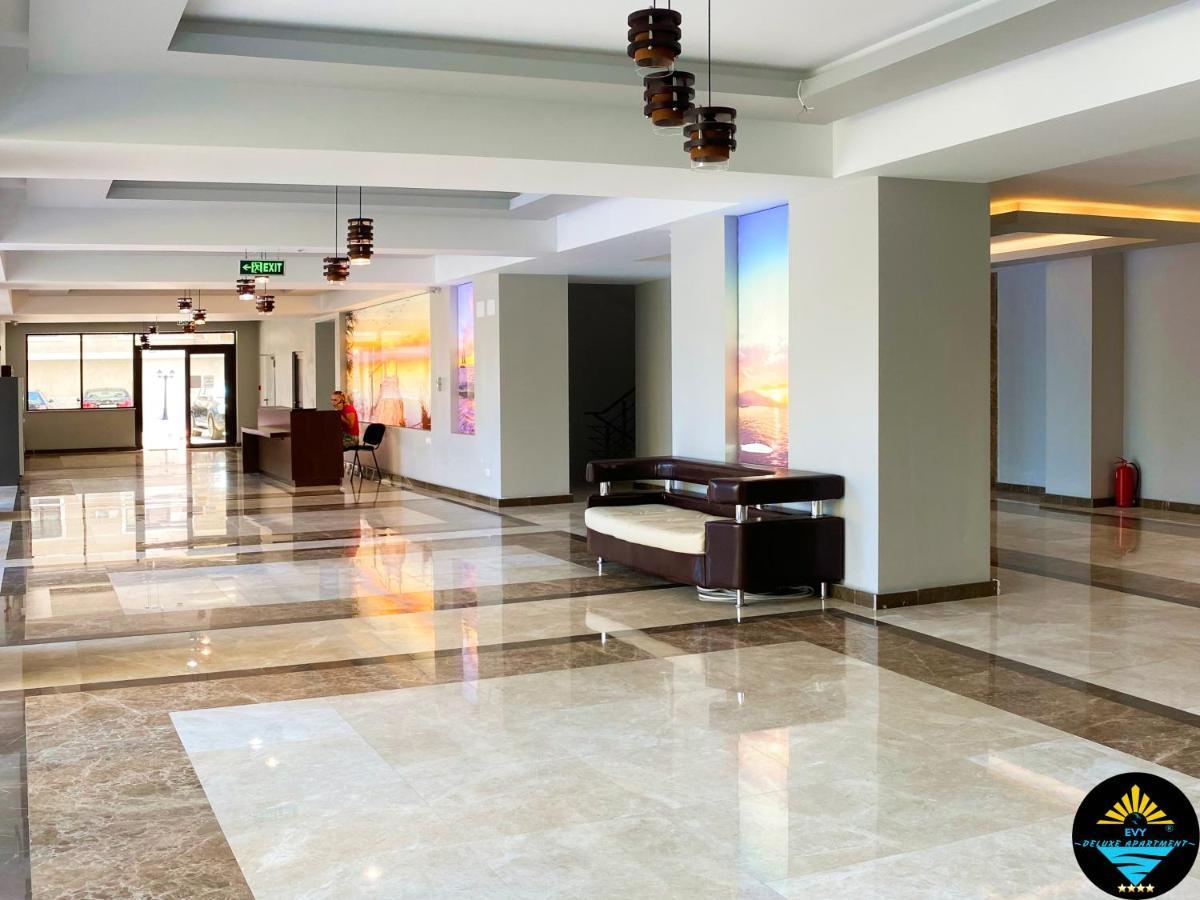 Evy Deluxe Apartment Mamaia Buitenkant foto